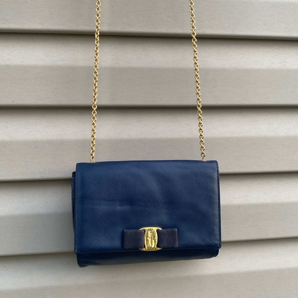 Ferragamo Chain Vara Bow Shoulder Bag